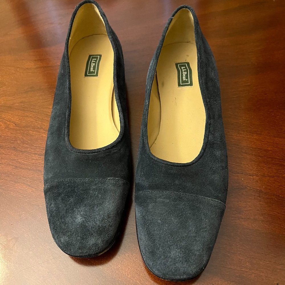 LL Bean Women's comfortable Navy Blue suede leather loafers, Size 11M